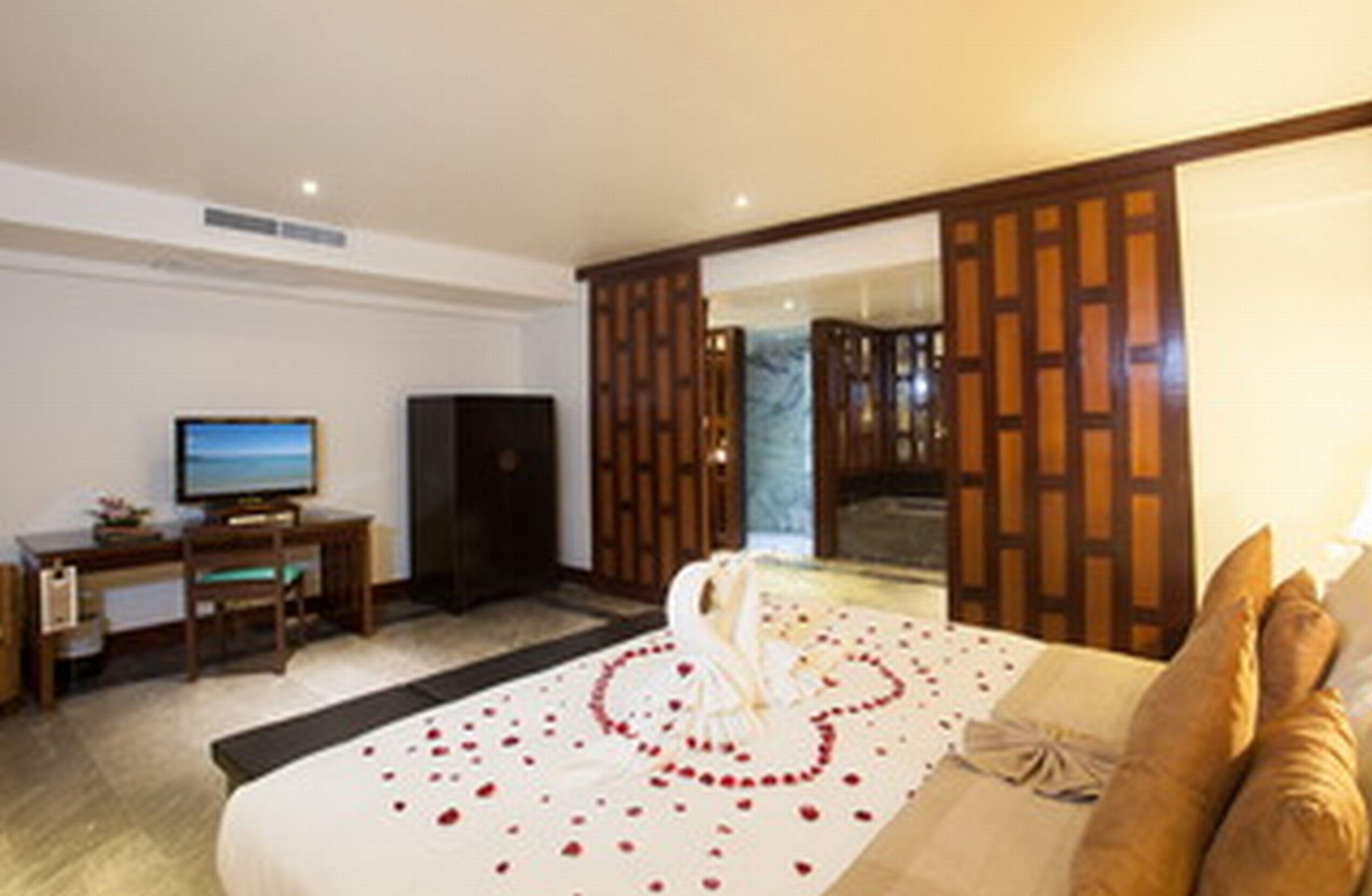 Baan Yin Dee Boutique Resort Phuket - Sha Plus Patong Exterior photo